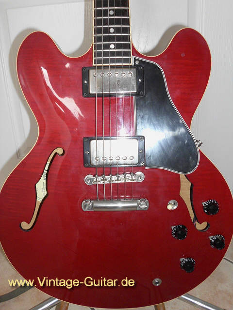 Gibson ES-335 Dot b.jpg